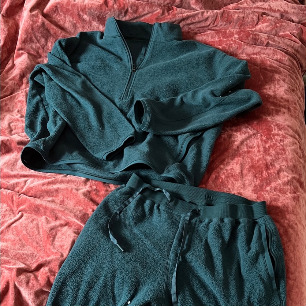Lululemon matching sweatshirt and sweat pants set
